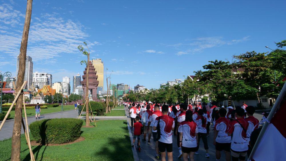 Merdeka Walk diikuti diaspora Indonesia di Kamboja. (dok. KBRI Phnom Penh)