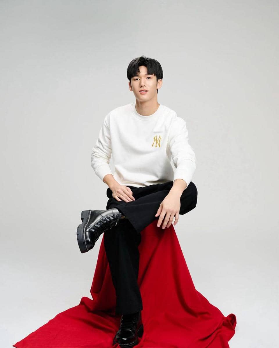 outfit minimalis ala Mos Panuwat (instagram.com/moslhong)