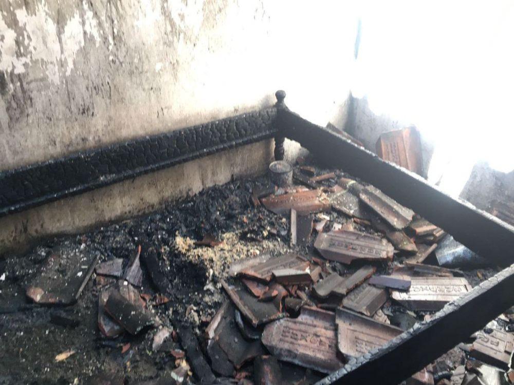 Rumah Terbakar Gegara Charge HP, Siswi di Banyuwangi Kritis