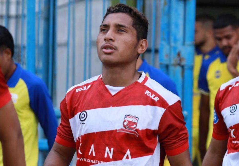 Salim Akbar Tuharea saat masih berkostum Madura United. (instagram.com/baba_tuharea11)