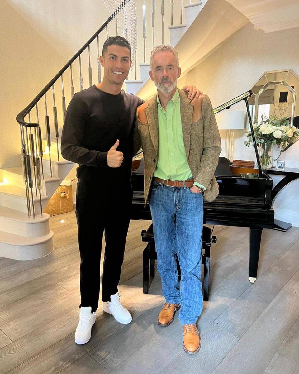 inspirasi outfit simpel ala Cristiano Ronaldo (instagram.com/cristiano)
