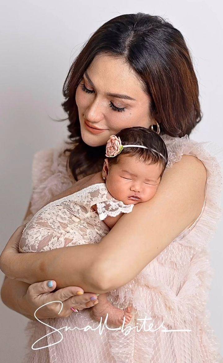 Newborn baby Luv (dok. @rittarajagukguk via Instagram.com/tengkudewiputri_tdp)