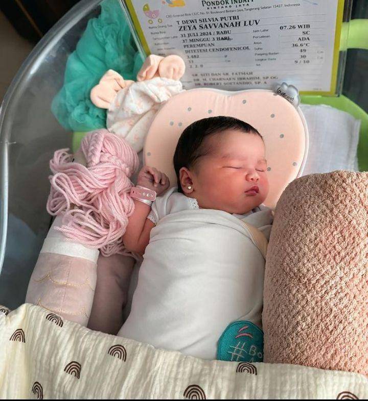 Newborn baby Luv (Instagram.com/tengkudewiputri_tdp)