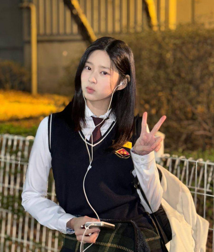 Kim Min Ju di Connection (instagram.com/minn.__.ju)
