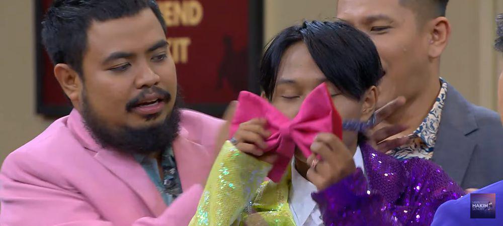 potret Fajar Sadboy cosplay jadi Hotman Paris di pengadilan (youtube.com/Mainhakimsendirinet)