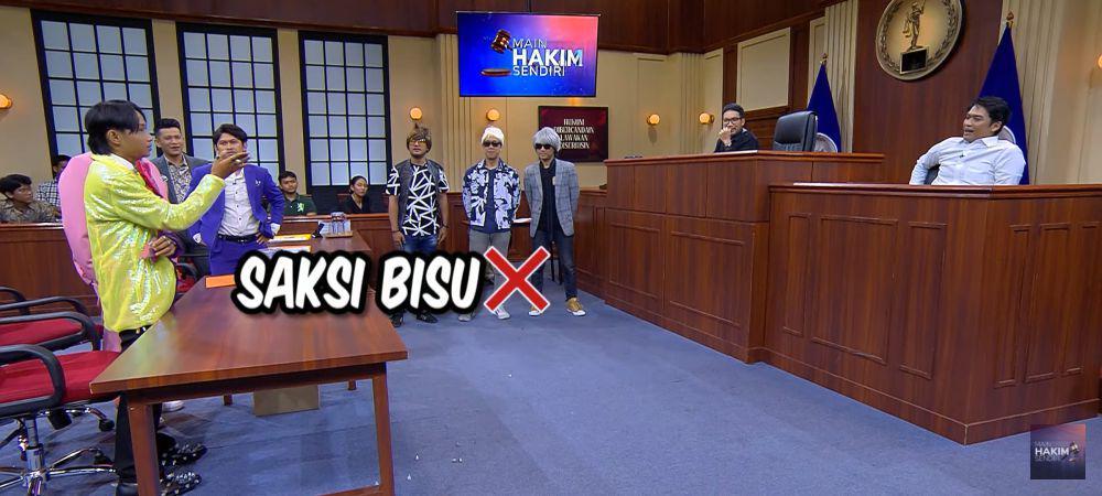 potret Fajar Sadboy cosplay jadi Hotman Paris di pengadilan (youtube.com/Mainhakimsendirinet)
