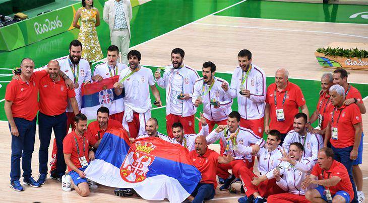 Serbia meraih medali perak di Olimpiade 2016. (fiba.basketball)
