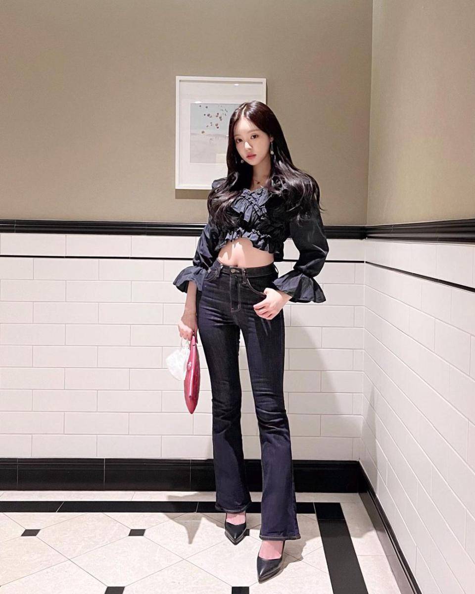 Inspirasi look feminin ala Yu Si Eun (instagram.com/yoo__si)