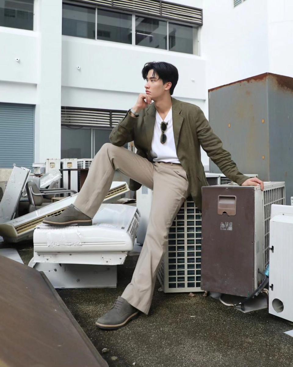 OOTD hangout nuansa earth tone ala Tay Tawan (instagram.com/tawan_v)