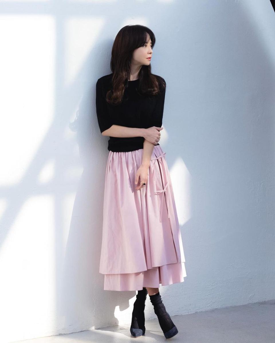 Outfit nuansa classy ala Song Ji Hyo (instagram.com/my_songjihyo)