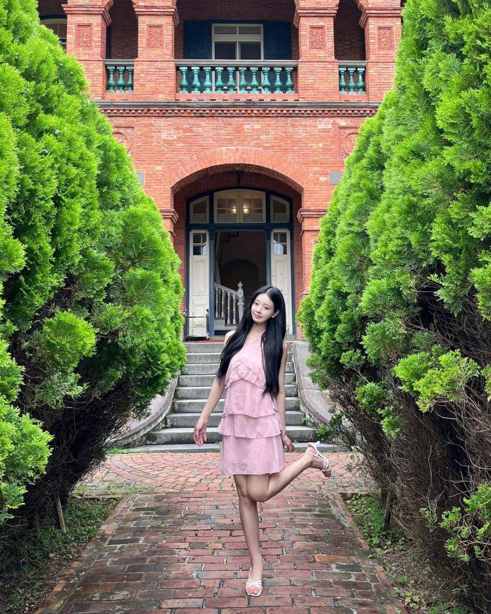 Inspirasi look feminin ala Yu Si Eun (instagram.com/yoo__si)