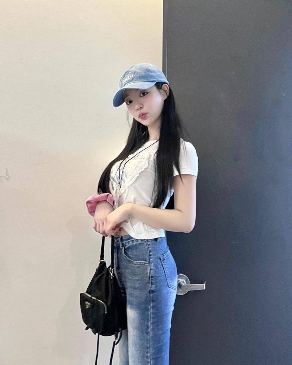 Inspirasi look feminin ala Yu Si Eun (instagram.com/yoo__si)