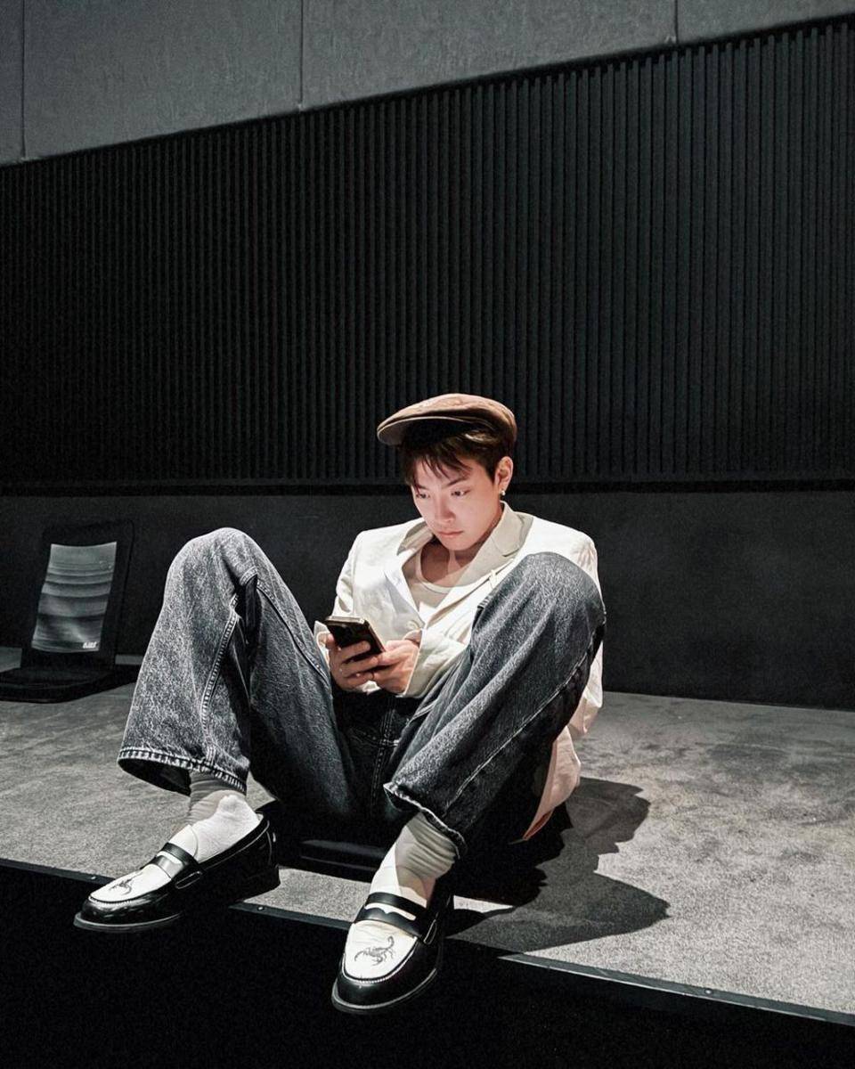 outfit hangout ala Hongjoong ATEEZ (instagram.com/no1likeme8_8)