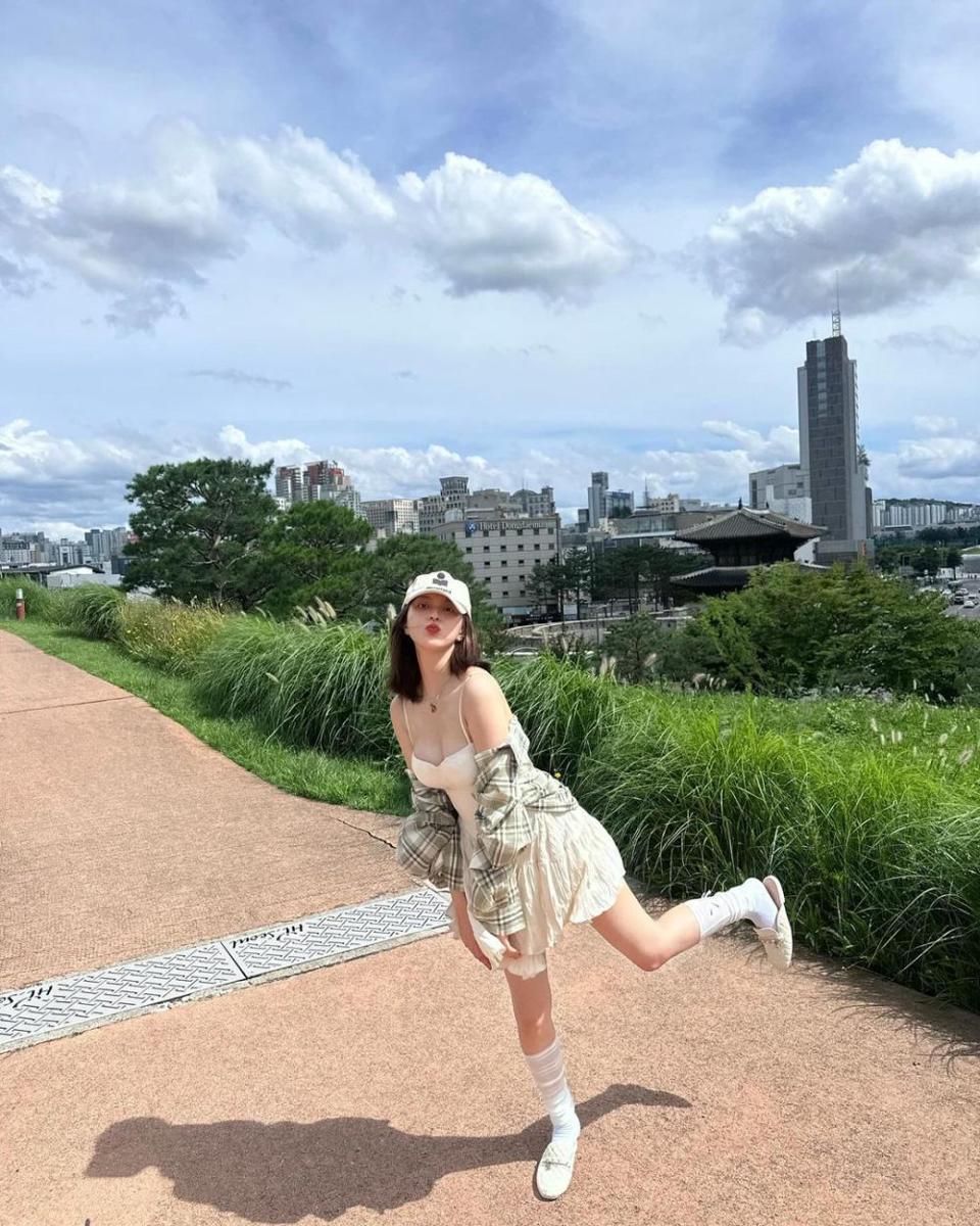 OOTD kece ala Shin Soo-hyun (instagram.com/xinsooo)
