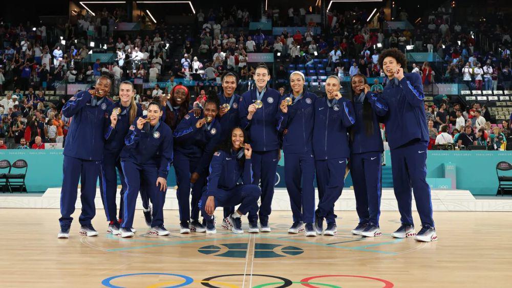 Timnas Bola Basket Perempuan Amerika Serikat mendapat medali emas di Olimpiade 2024 Paris. (usab.com)
