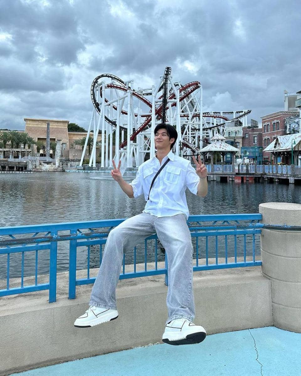 outfit minimalis ala Mos Panuwat (instagram.com/moslhong)