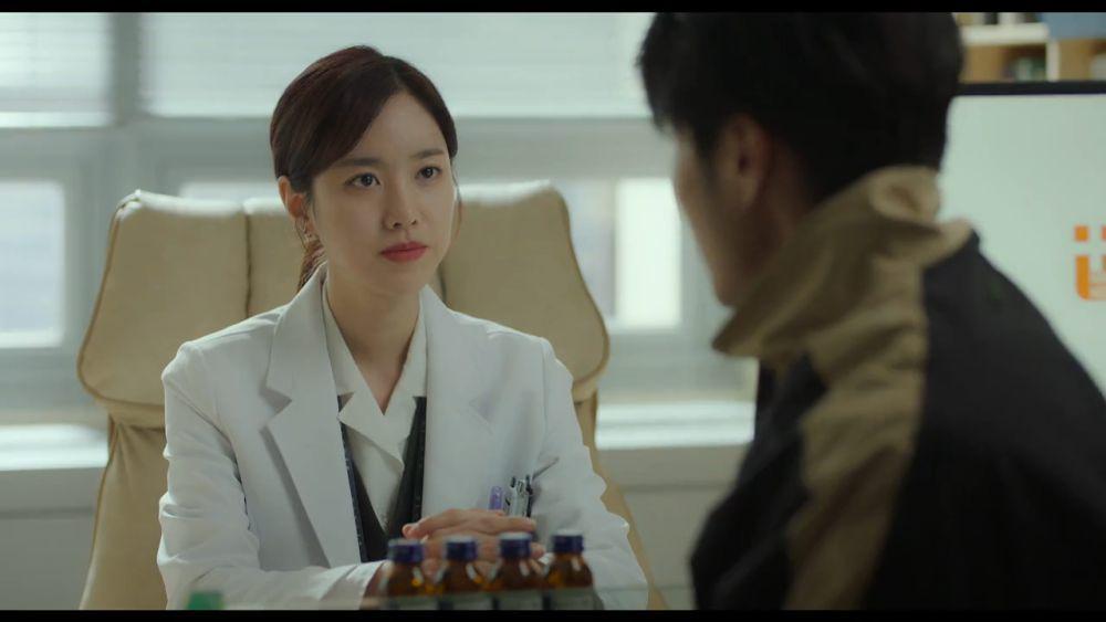 7 Bukti Kyung Joo Yeon Seorang Dokter Berbakat di Bad Memory Eraser