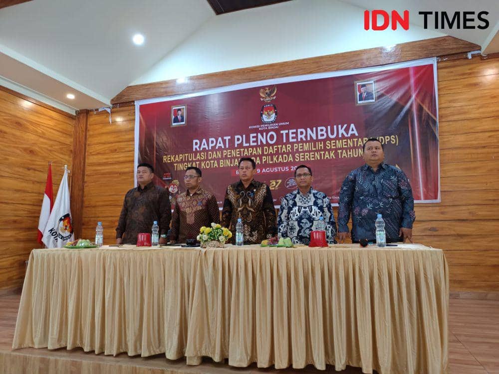 KPU Binjai gelar rapat pleno terbuka dan menyerahkan salinan hard copy DPS kepada Muspida (IDN Times/ Bambang Suhandoko)