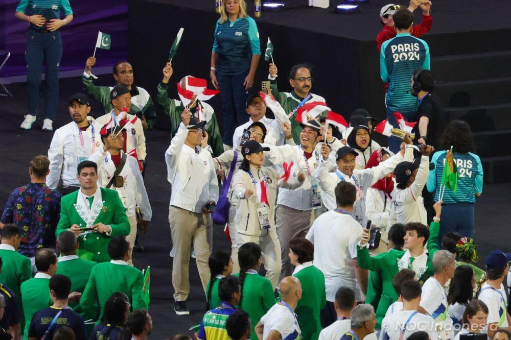 Kontingen Indonesia dalam upacara penutupan Olimpiade 2024 Paris (dok.NOC Indonesia/Naif Muhammad Al’as/Canon Indonesia)