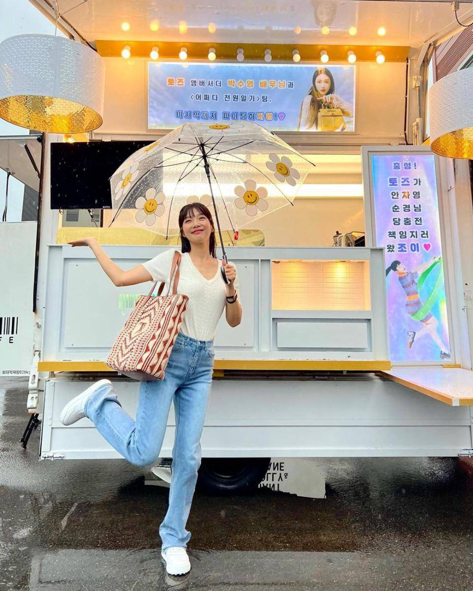 referensi outfit soft girl ala Joy Red Velvet (instagram.com/_imyour_joy)