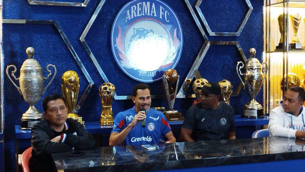 Gildson Pablo de Oliveira Silva saat diperkenalkan sebagai pemain baru Arema FC. (IDN Times/Rizal Adhi Pratama)