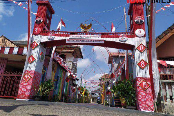 Gapura 17 Agustus(IDN Times/Feny Agustin)
