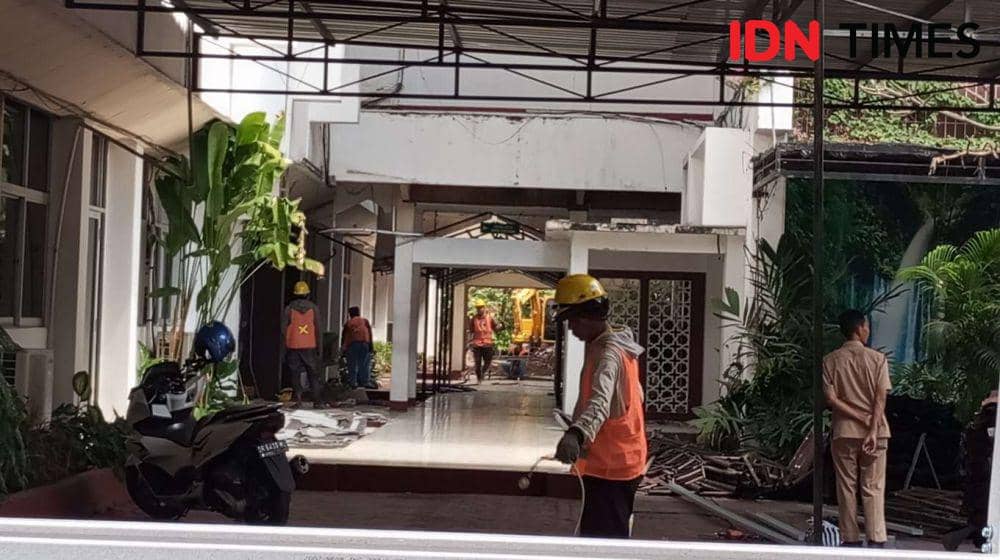 Kantor Gubernur NTB yang tengah direnovasi. (IDN Times/Muhammad Nasir)