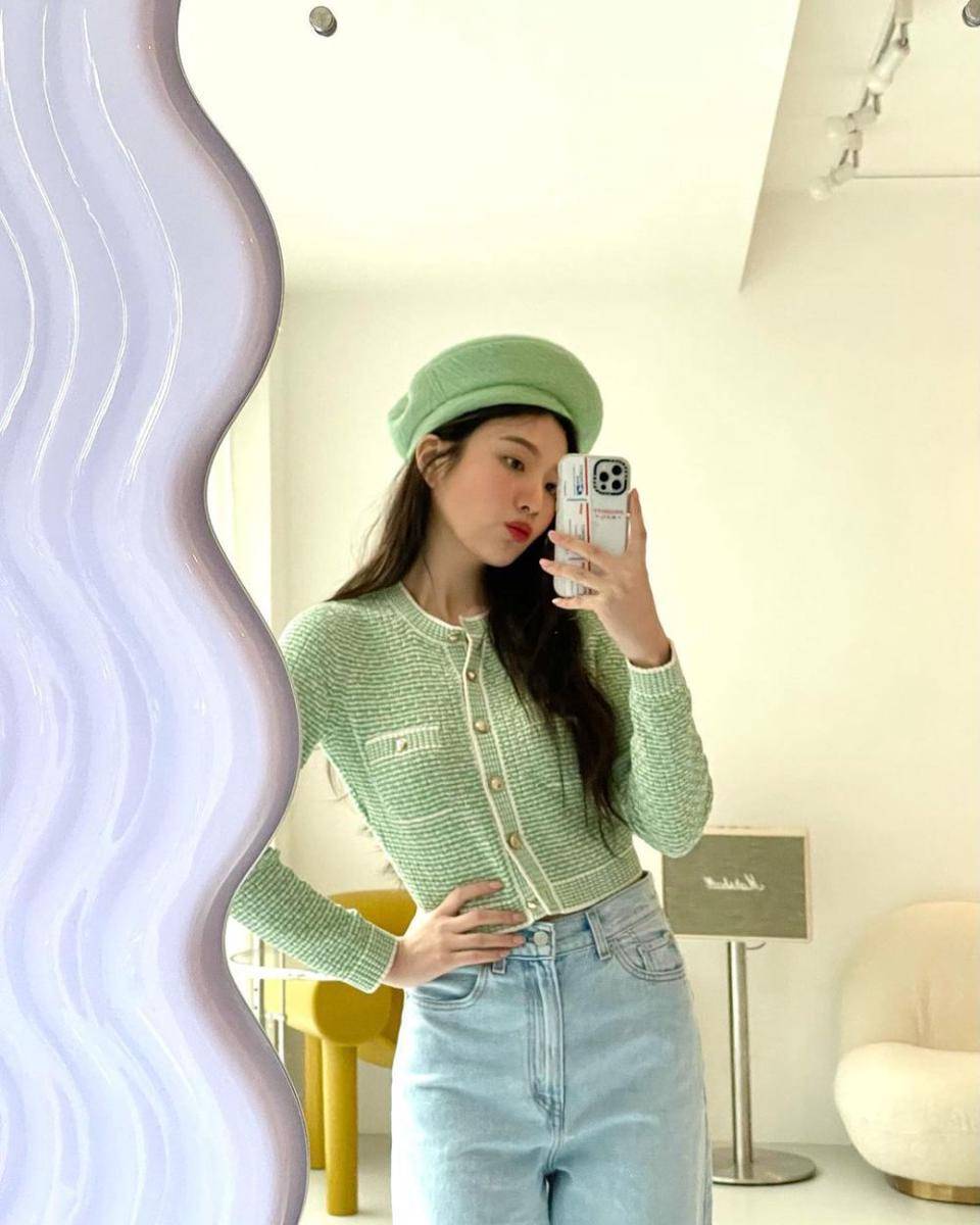 referensi outfit soft girl ala Joy Red Velvet (instagram.com/_imyour_joy)