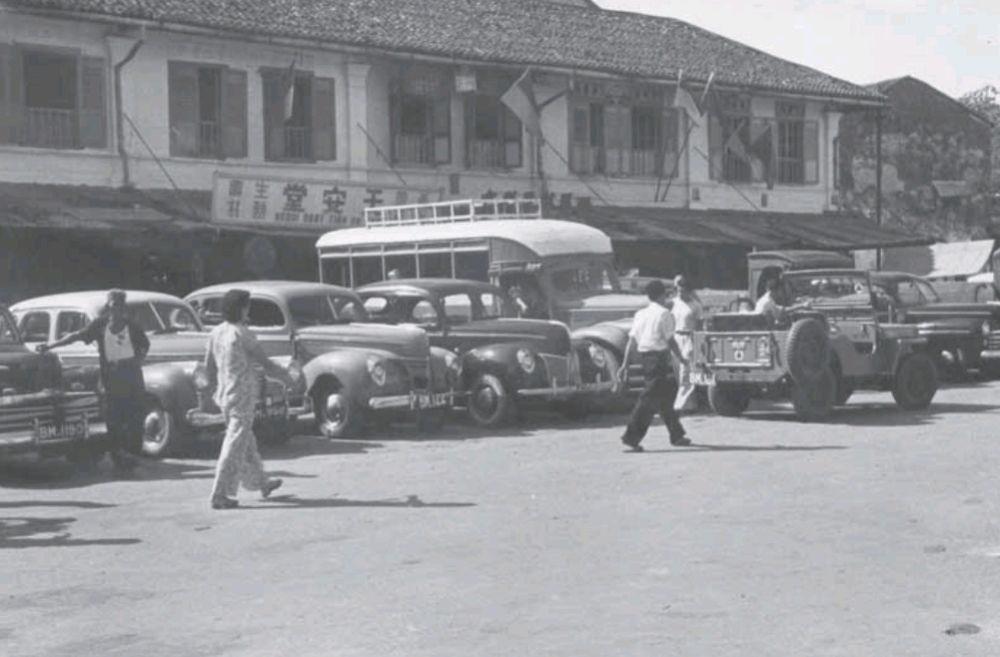 Pemandangan Kota Tanjung Pinang, Provinsi Kepulauan Riau pada tahun 1953 (Arsip Nasional Republik Indonesia)