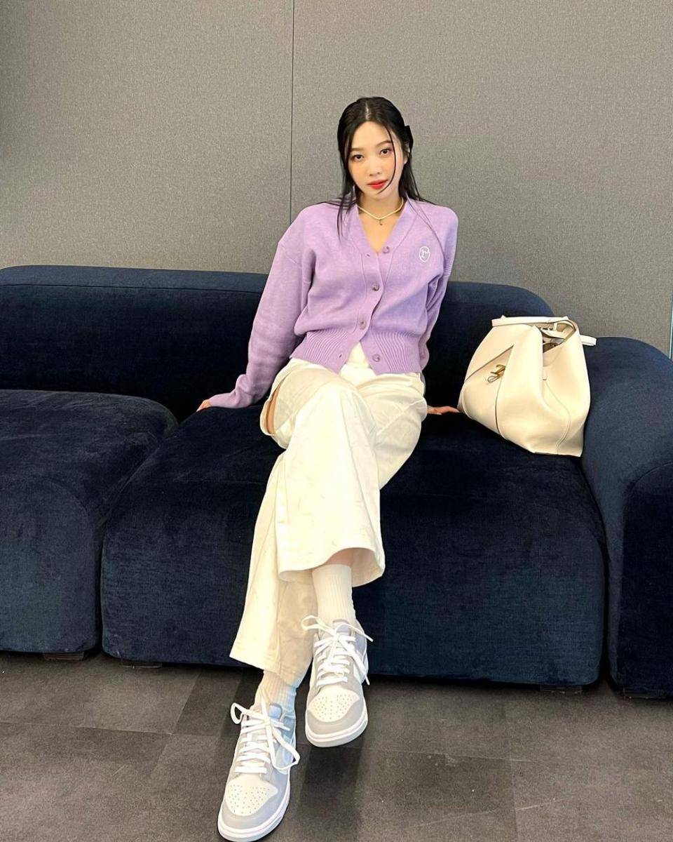 referensi outfit soft girl ala Joy Red Velvet (instagram.com/_imyour_joy)