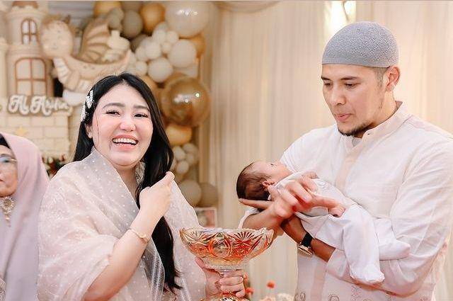 potret akikah anak Via Vallen (instagram.com/aghamradia)