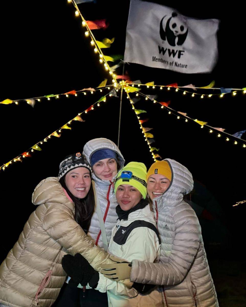 potret Yura Yunita dan Luna Maya naik Gunung Prau (instagram.com/yurayunita)
