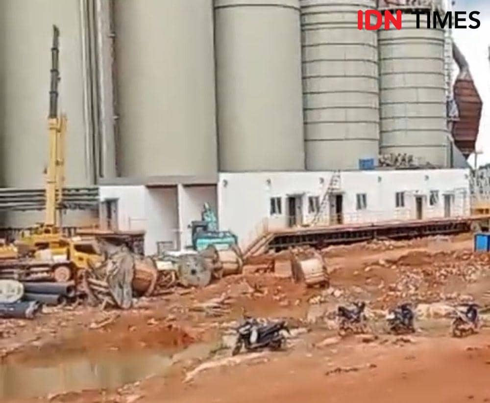 Korban terlindas alat berat di lokasi kerja. (IDN Times/istimewa).