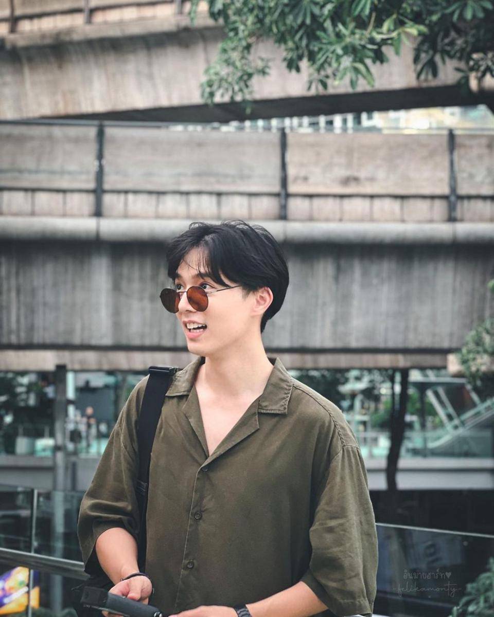 potret outfit oversized ala Job Thuchapon (instagram.com/jobbiijob)
