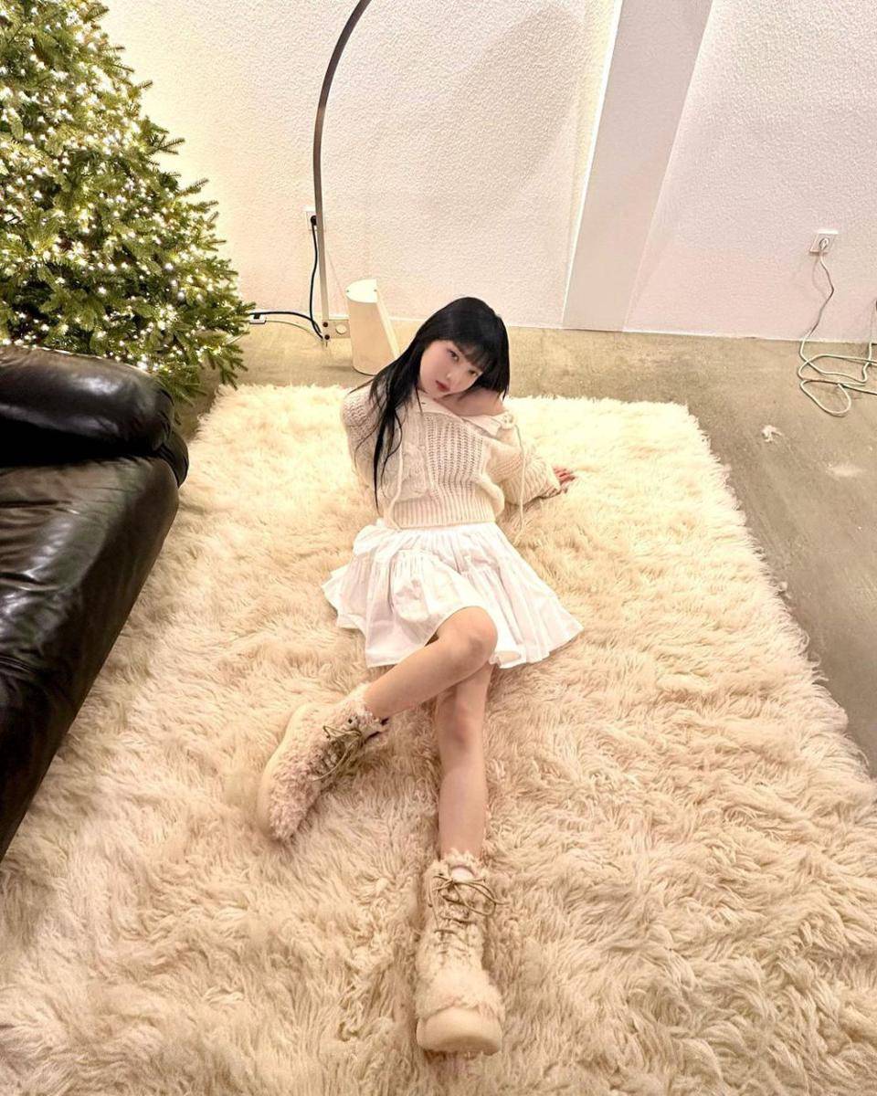 referensi outfit soft girl ala Joy Red Velvet (instagram.com/_imyour_joy)