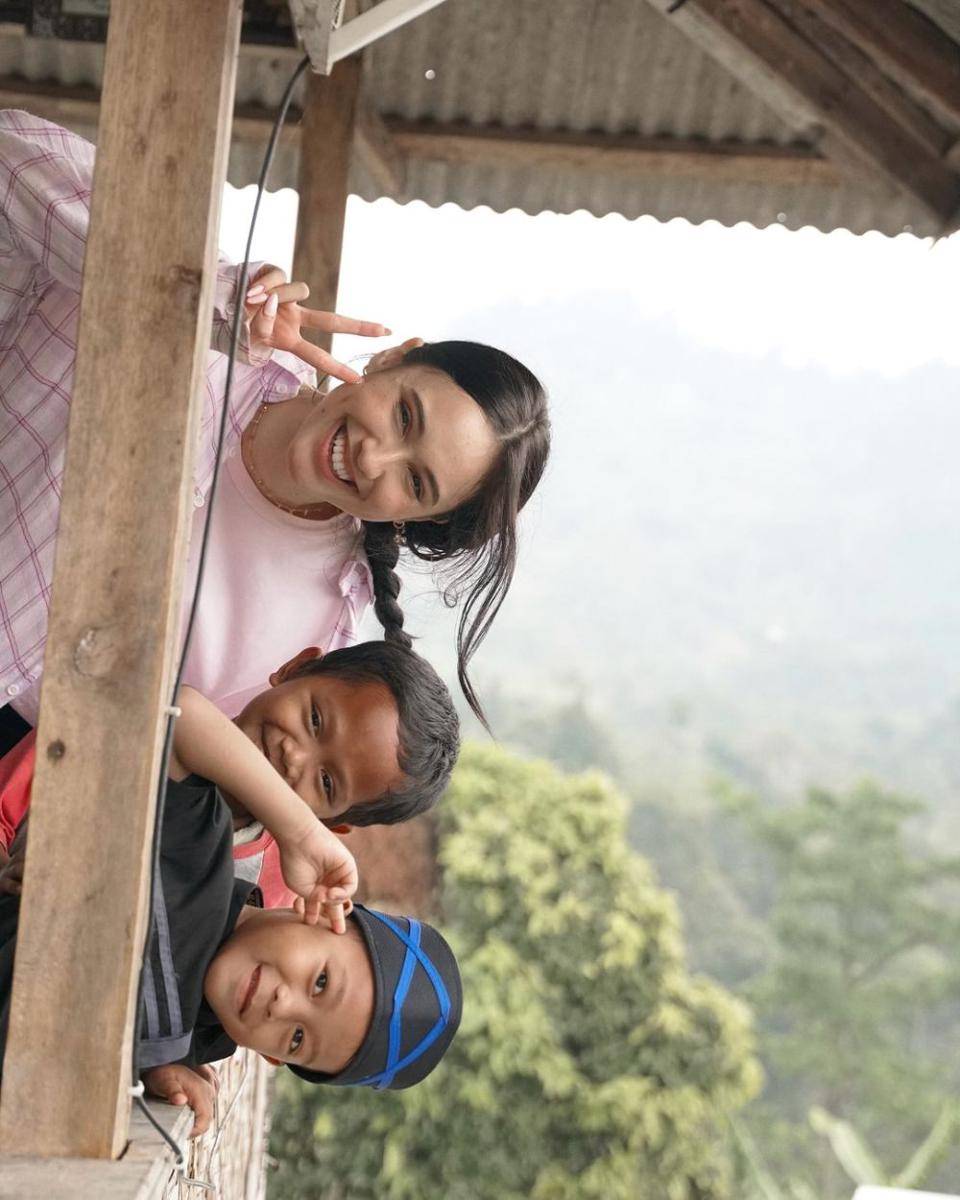 potret Yasmin Napper bareng fans (instagram.com/yasminnapper)