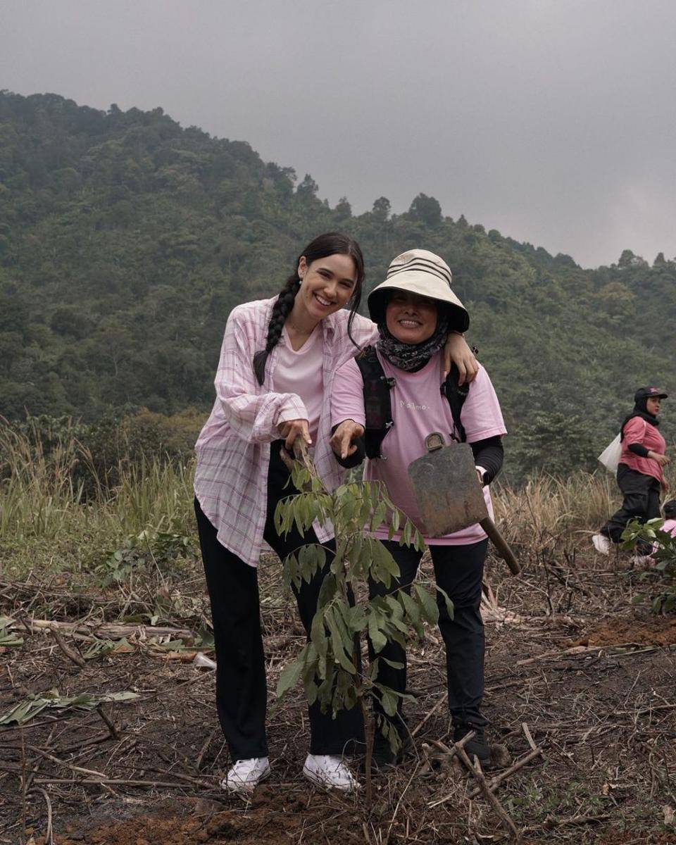 potret Yasmin Napper bareng fans (instagram.com/yasminnapper)