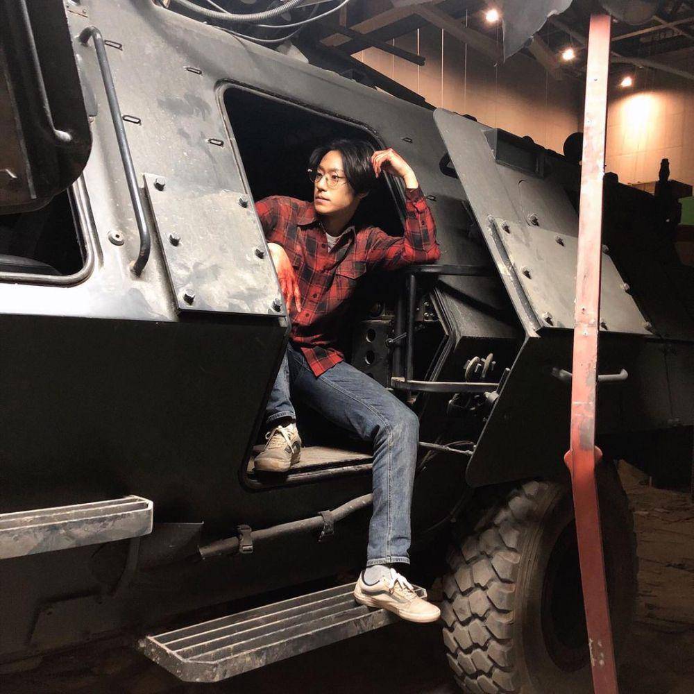 potret outfit kemeja ala Lee Do Hyun (instagram.com/ldh_sky)