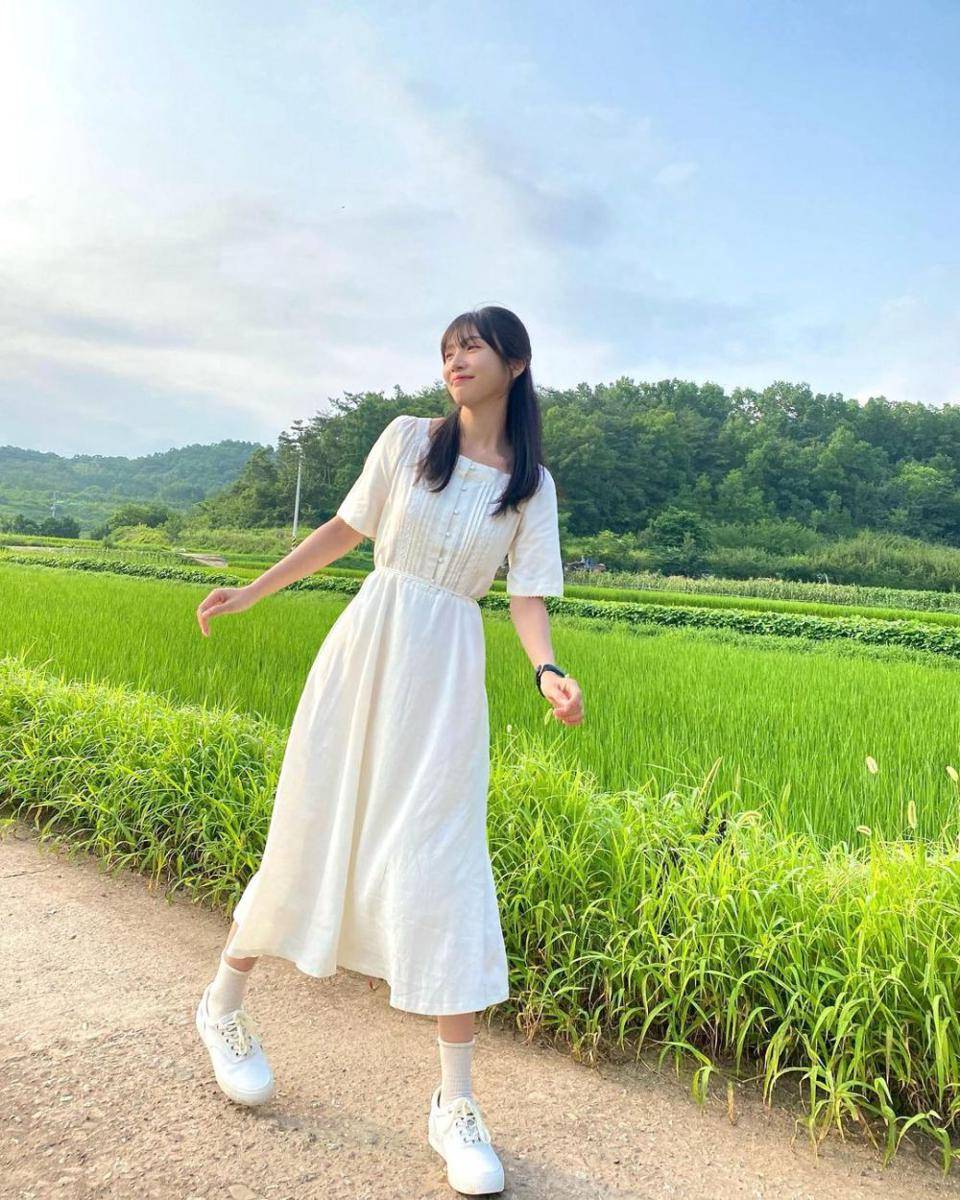 referensi outfit soft girl ala Joy Red Velvet (instagram.com/_imyour_joy)