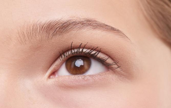 5 Tips Makeup untuk Warna Mata Cokelat, Ciptakan Tampilan Memukau