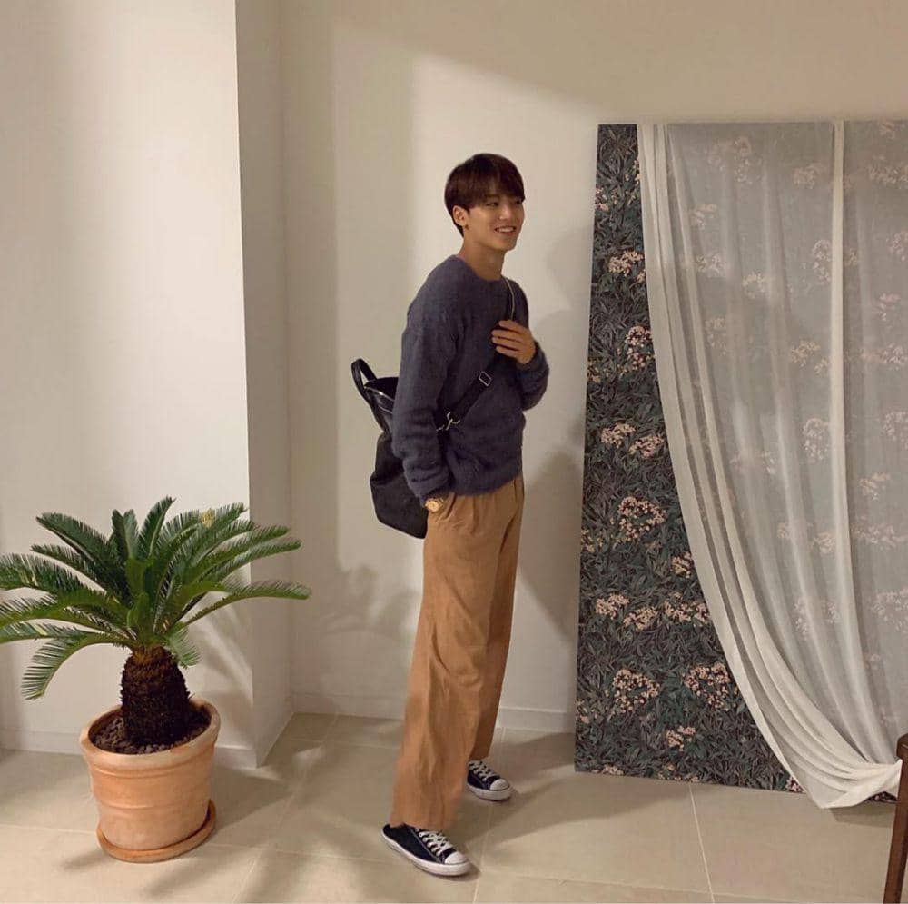 mix and match sweatshirt ala Mingyu SEVENTEEN (instagram.com/min9yu_k)