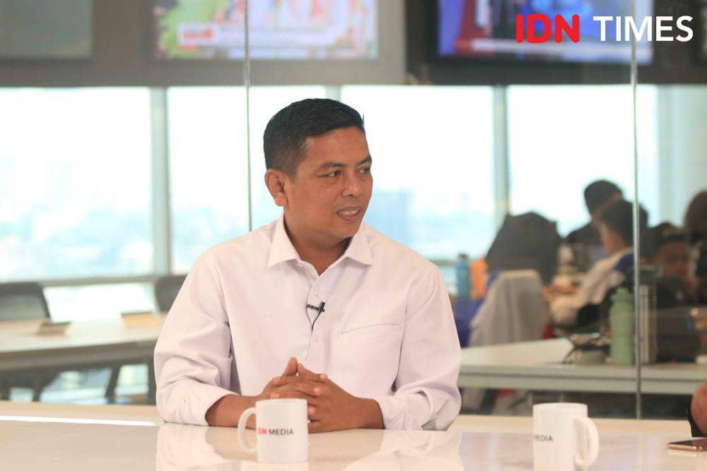 Calon Gubernur Banten, Andra Soni mengunjungi kantor IDN Times, Jakarta pada Selasa (13/8/2024). (IDN Times/Jihan A'liifah)