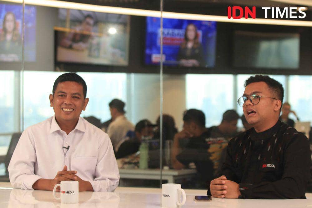 Calon Gubernur Banten, Andra Soni mengunjungi kantor IDN Times, Jakarta pada Selasa (13/8/2024). (IDN Times/Jihan A'liifah)