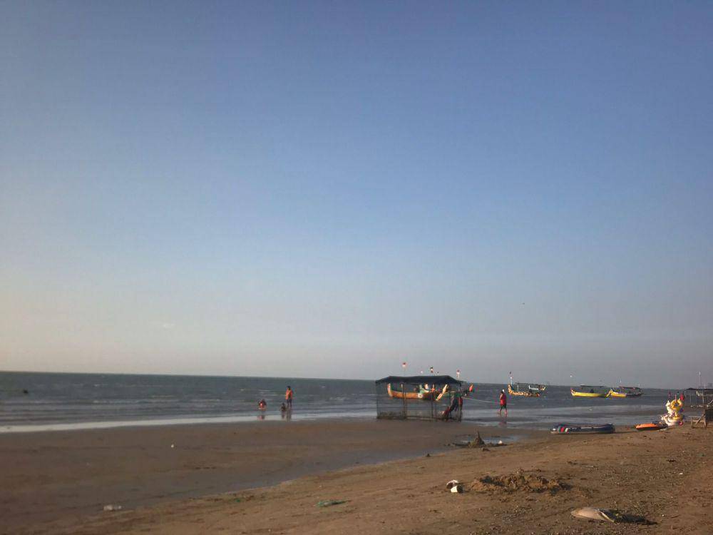 Pantai Karang Jahe Rembang (Dok. Pribadi/Tamara Febriyanti)