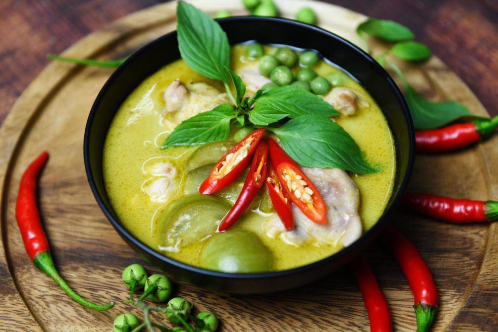 ilustrasi green curry (vecteezy.com/bigcxlotus)
