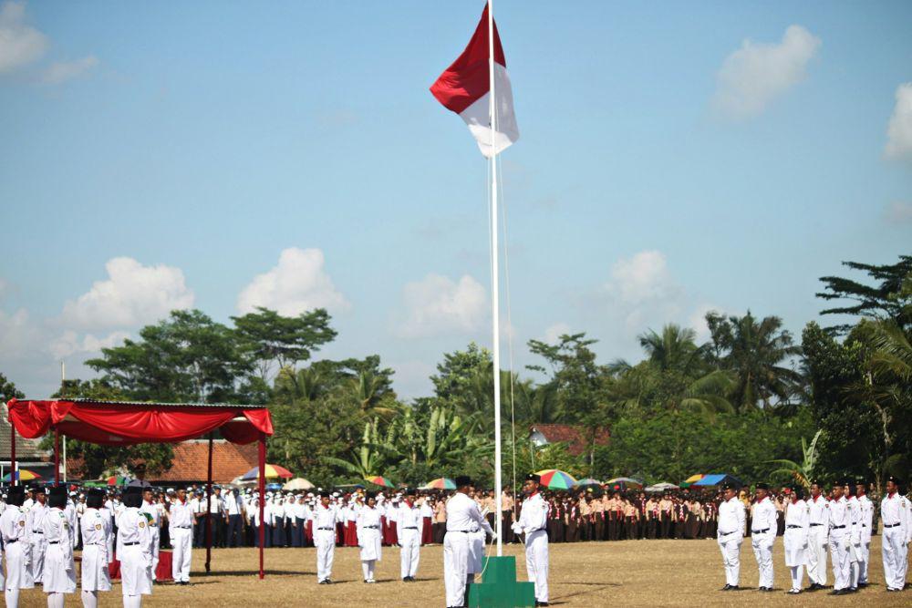 Tokoh yang Mengibarkan Bendera Merah Putih, Kenali Mereka!