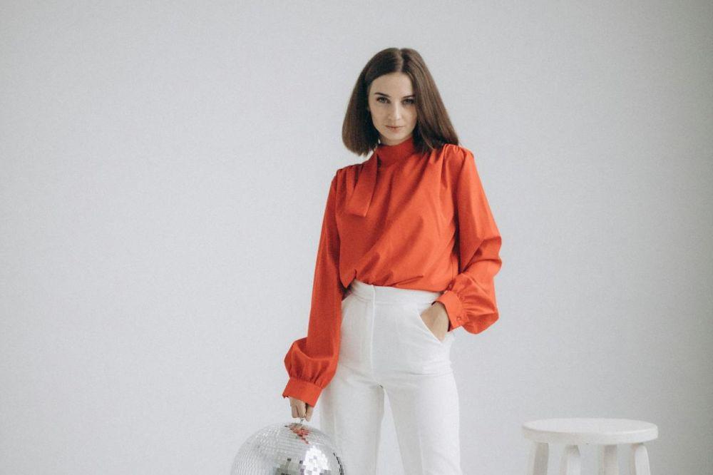 Baju Merah Putih Cocok dengan Jilbab Warna Apa? Ini Pilihannya!