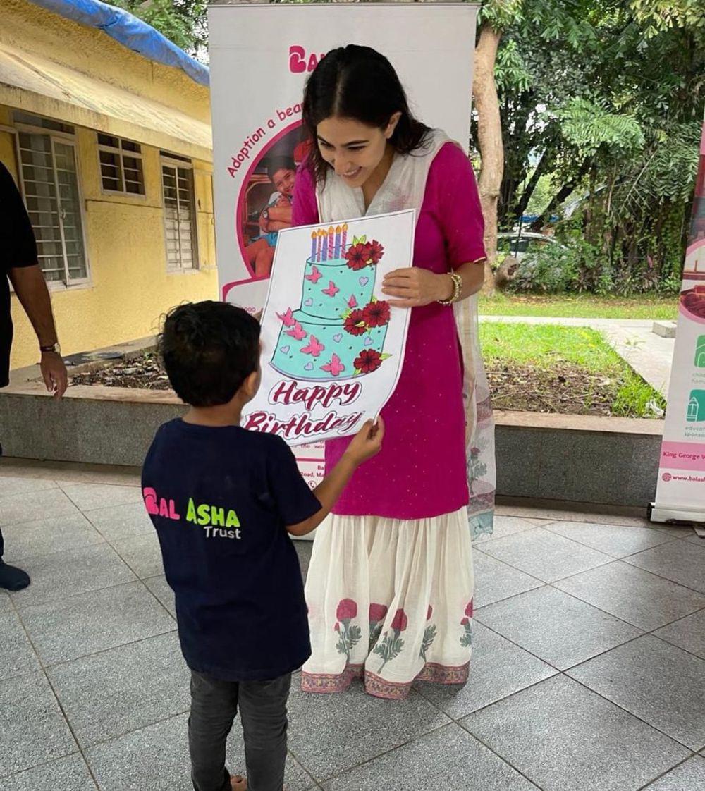 ultah Sara Ali Khan (instagram.com/saraalikhan95)