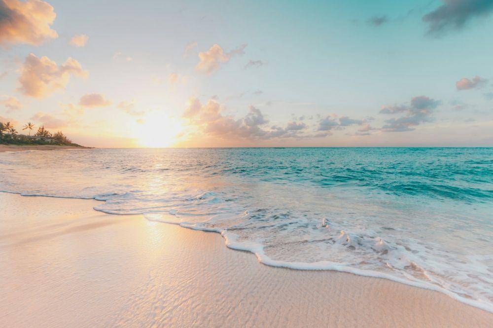 Ilustrasi pantai cantik (unsplash.com/oulashin)