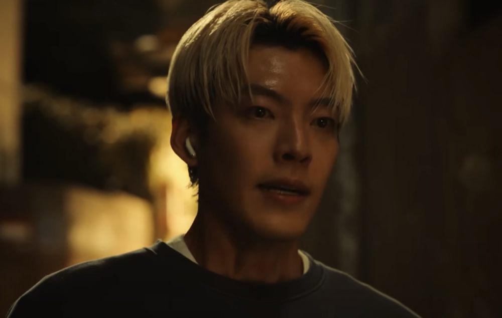 Kim Woo Bin dalam teaser Officer Black Belt (dok. Netflix/Officer Black Belt)